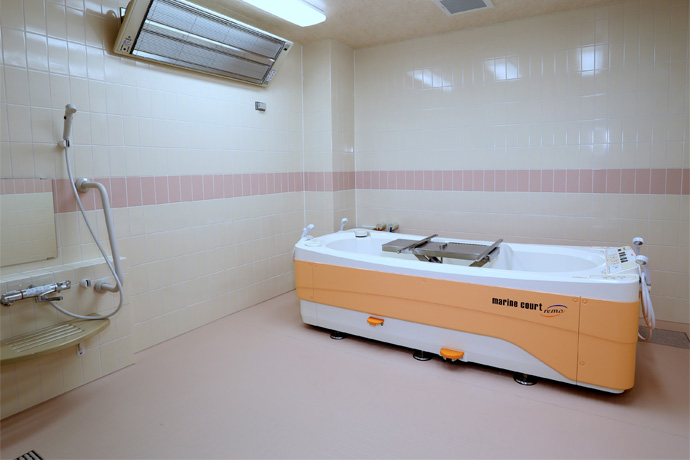 臥位式機械浴室、車椅子対応機械浴室